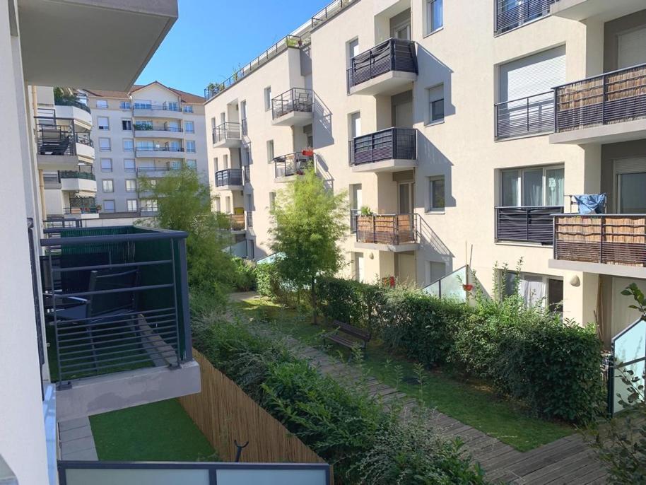 Beau Studio Tout Confort Au Calme Avec Parking . Lägenhet Villeurbanne Exteriör bild